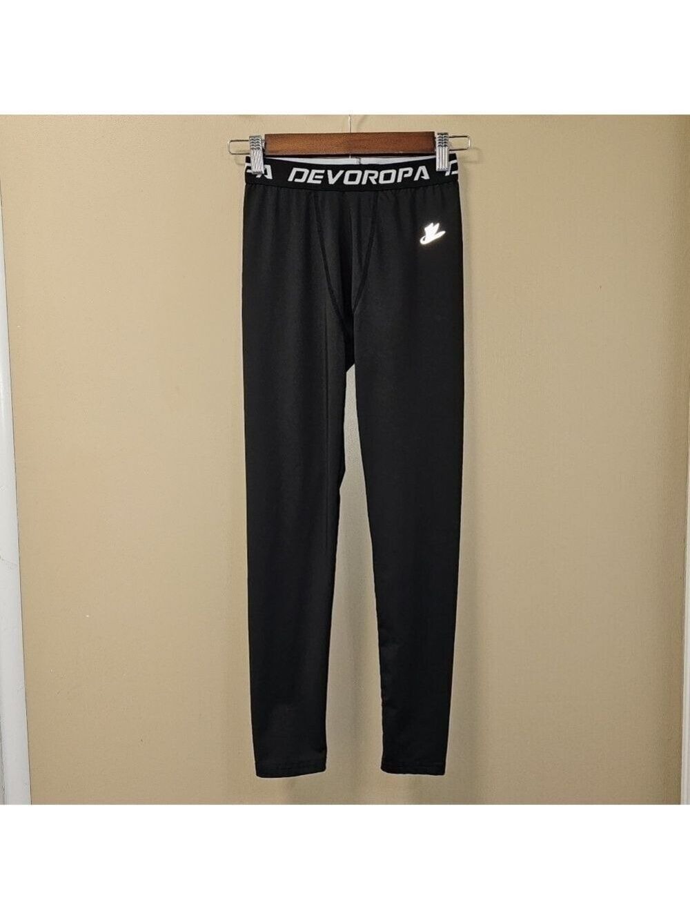 Devoropa Fleece Lined Compression Base Layer Pants, size youth large